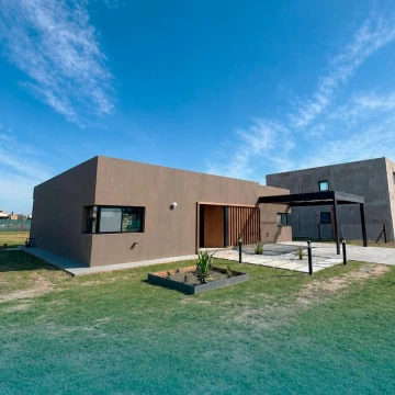 Casa en Los pasos Puente - Barrios del Jockey