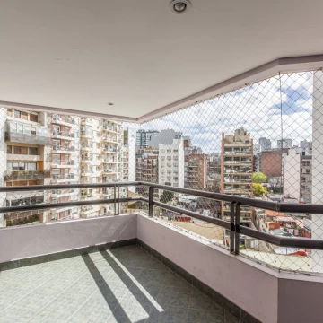 Departamento semipiso, cuatro ambientes, dos balcones Av. Pedro Goyena 800, Caballito, CABA