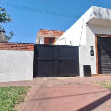 CASA DE 3 DORMITORIOS EN ALBERDI