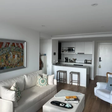 Venta, departamento de 2 ambientes con cochera y baulera zona Güemes 