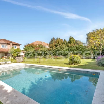 Casa en Las Liebres 4 dormitorios, escritorio, jardin y piscina