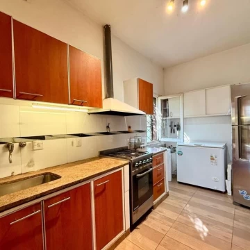 PH en venta con patio - Castelar Sur