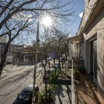 Venta PH 4 ambientes, gran terraza, 3 dormitorios, 2 baños, sin expensas, a renovar en Vélez Sarsfie