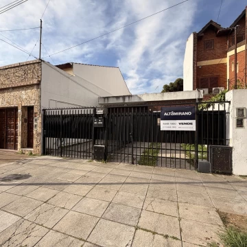 Casa en Venta en Villa Ballester - PH Tres Ambientes con cochera y patio.