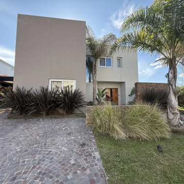 Venta Casa 5 Ambientes en Ceibos Puertos