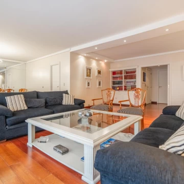 SEMIPISO 5 AMBIENTES CON COCHERA Y PALIER PRIVADO – APTO CRÉDITO – RECOLETA