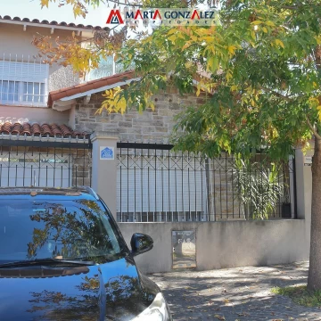 zona ward, cinco ambientes reciclada a nuevo con piscina