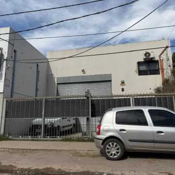 Depósito en zona industrial en Ituzaingo