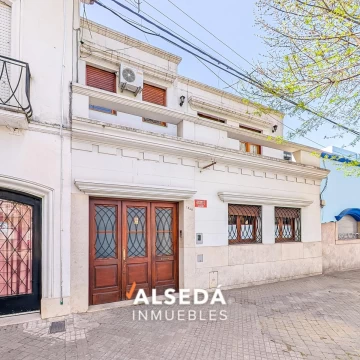 Casa en venta 4 Dormitorios con Jardin - Abasto