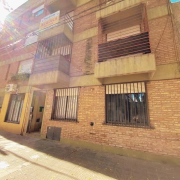 Ayacucho 1907 - Departamento Monoambiente PB Con Patio En Alquiler - Rep. De La Sexta, Rosario