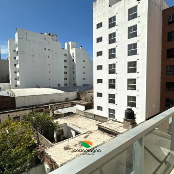 Departamento de 2 dormitorios General Paz con Balcón y Patio