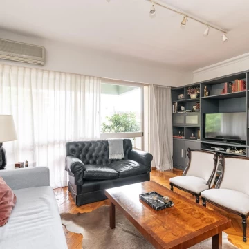Departamento en alquiler Recoleta 3 amb con toilette y dependencia, seg. 24 hs