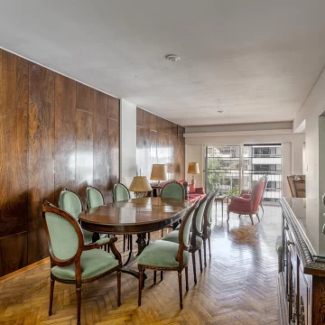 Venta Departamento 4 ambientes con dependencia y cochera en Parque Rivadavia Caballito