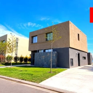 Venta Casa a estrenar, sobre lote interno - 4 ambientes -  Barrio Santa Lucia. Pilar del este