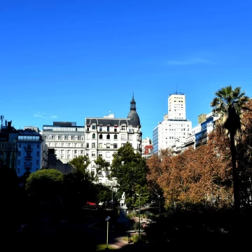 Oficina 49 m² en San Nicolás — 2° piso, frente a Plaza Roma (Catalinas)