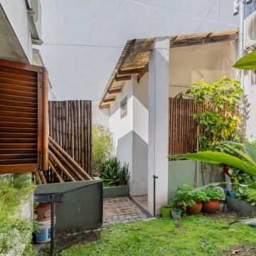 Venta Villa Lugano Casa 3 Ambientes Jardin Patio Cochera