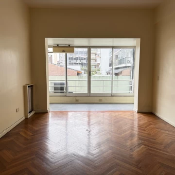 Monoambiente muy luminoso con vestidor separado