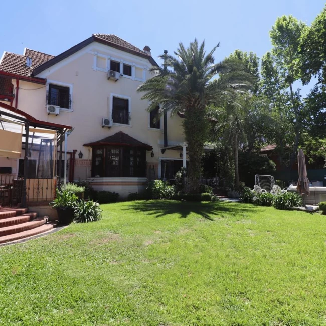 Venta Casa en Olivos Importante propiedad