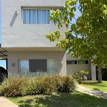Casa en venta Barrio Araucarias Puertos