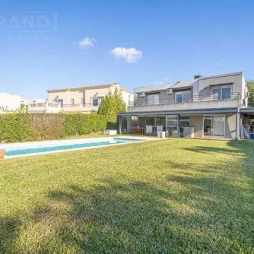 Casa en venta al golf en San Isidro Labrador 