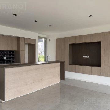 Casa en alquiler anual de 4 ambientes a estrenar sin muebles en Haras Santa Maria