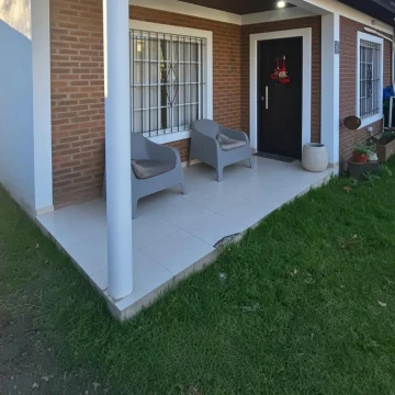 Casa refaccionada a metros de Panamericana y Ruta 25