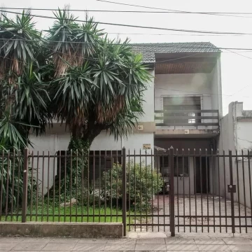 EXCELENTE PROPIEDAD EN MORON NORTE PROXIMA A LA ESTACION