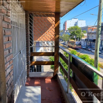 Departamento con local en VENTA - Quilmes - Excelente ubicacion