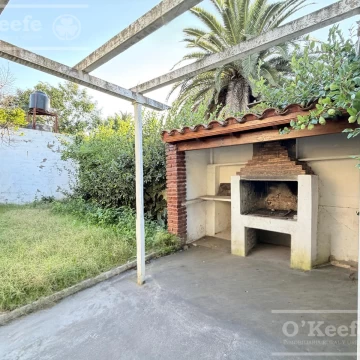 Casa 4 ambientes en venta. Quilmes. Reciclada