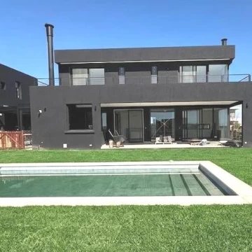 Casa en 4 dormitorios jardin y piscina en Costas Puertos Escobar