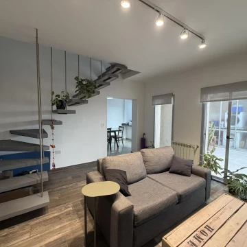 Casa de pasillo dos dormitorios, patio en Urquiza 2100 - Centro - Rosario