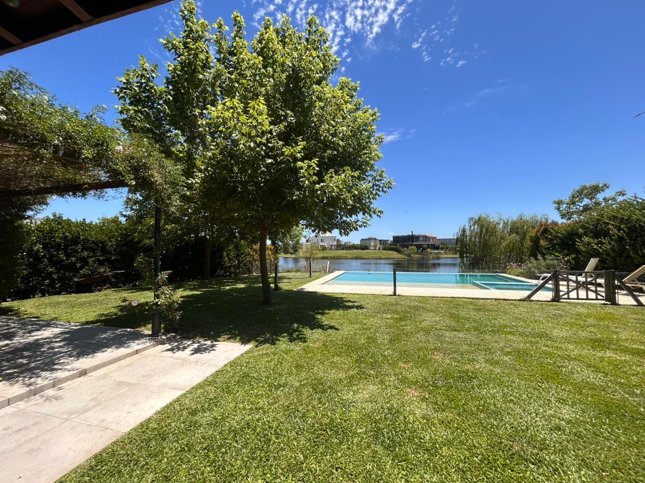 Casa Moderna 4 dormitorios escritorio playroom sala de tv a la Laguna-Puertos del Lago-Marinas - Principal