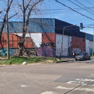 VENTA de Depósito 600m2 en Esquina Estratégica, excelente Acceso Logístico en Boulogne, San Isidro,