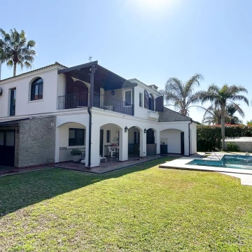 Casa en venta, 5 ambientes, jardín y pileta, en Rincón de la Costa, Tigre