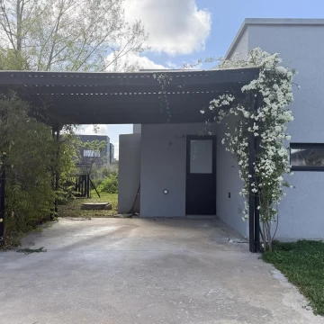 Casa en venta en Barrio San Gabriel: una planta, 3 dormitorios y pileta (primera escritura)