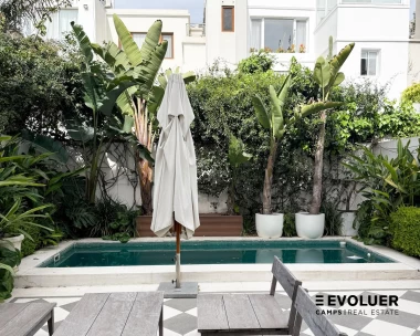 Alquiler casa en Barrio Parque. 3 plantas, patio con pileta