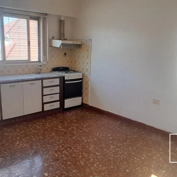Venta PH 4 ambientes en Villa Adelina con patio sin expensas