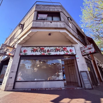 Local en Esquina Doble Vidriera - Lope de Vega y Cantilo - Devoto