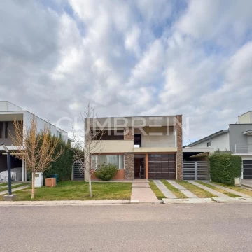 Casa en Venta en Barrio Cortaderas de La Noria, San Rafael | Cumbrein