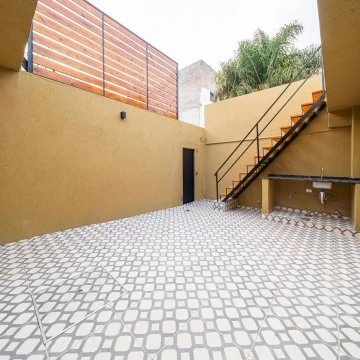 Casa en venta dos dormitorios con patio y parrilla.