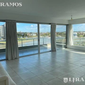 Departamento de 3 ambientes en venta / alquiler  en Puerto Escondido