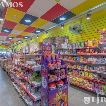 Excelente local en la calle mas comercial de Lomas de Zamora