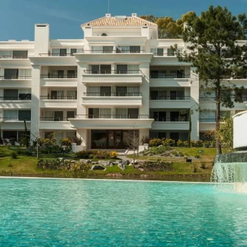 Departamentos en Green Park, Punta Ballena – dos unidades con jardín
