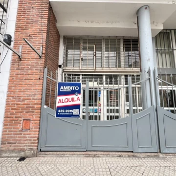 Alquiler Local comercial Rosario Amplio doble altura Barrio Martin