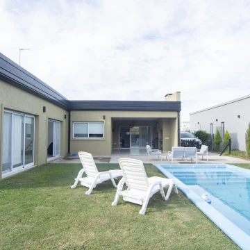 CASA EN PILAR DEL ESTE- SAN RAMÓN Amoblada y equipada