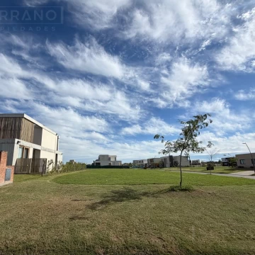 Venta lote 620m2, interno, en esquina en Puertos, Escobar