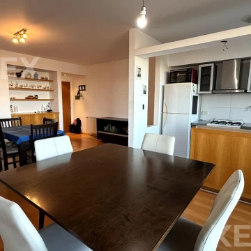 Departamento de 2 dormitorios con cochera cubierta en venta en La Plata