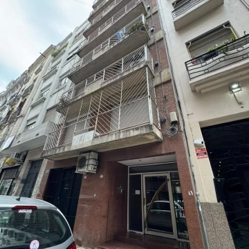 Departamento monoambiente en calle Montevideo al 100