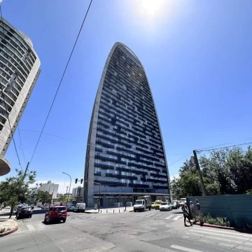 ALQUILER – Departamento de 2 dormitorios amoblado con amenities en Torre Alto Paz, General Paz