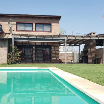 venta casa con pileta Roldan TDS3